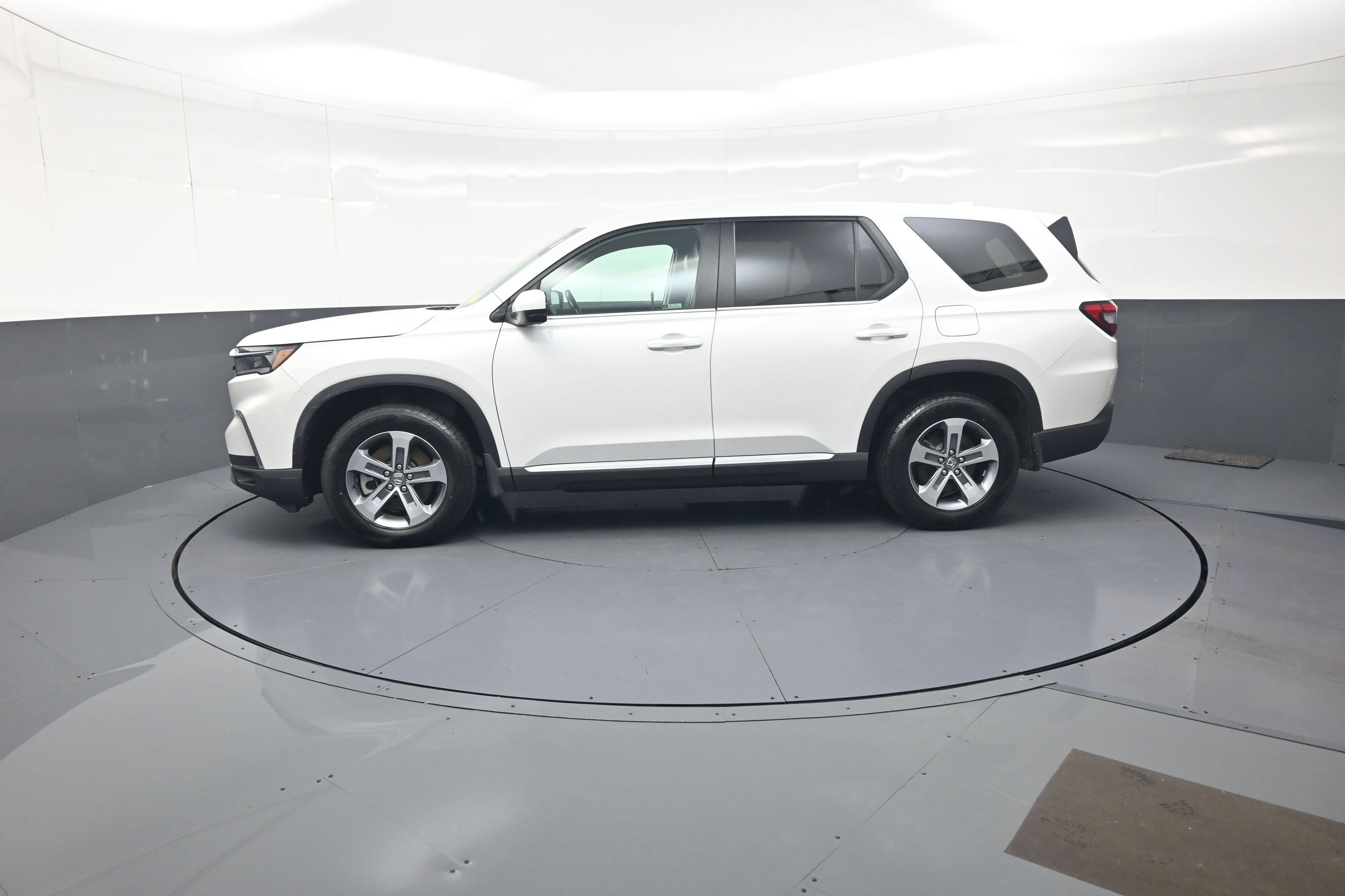 Used 2023 Honda Pilot EX-L image 6
