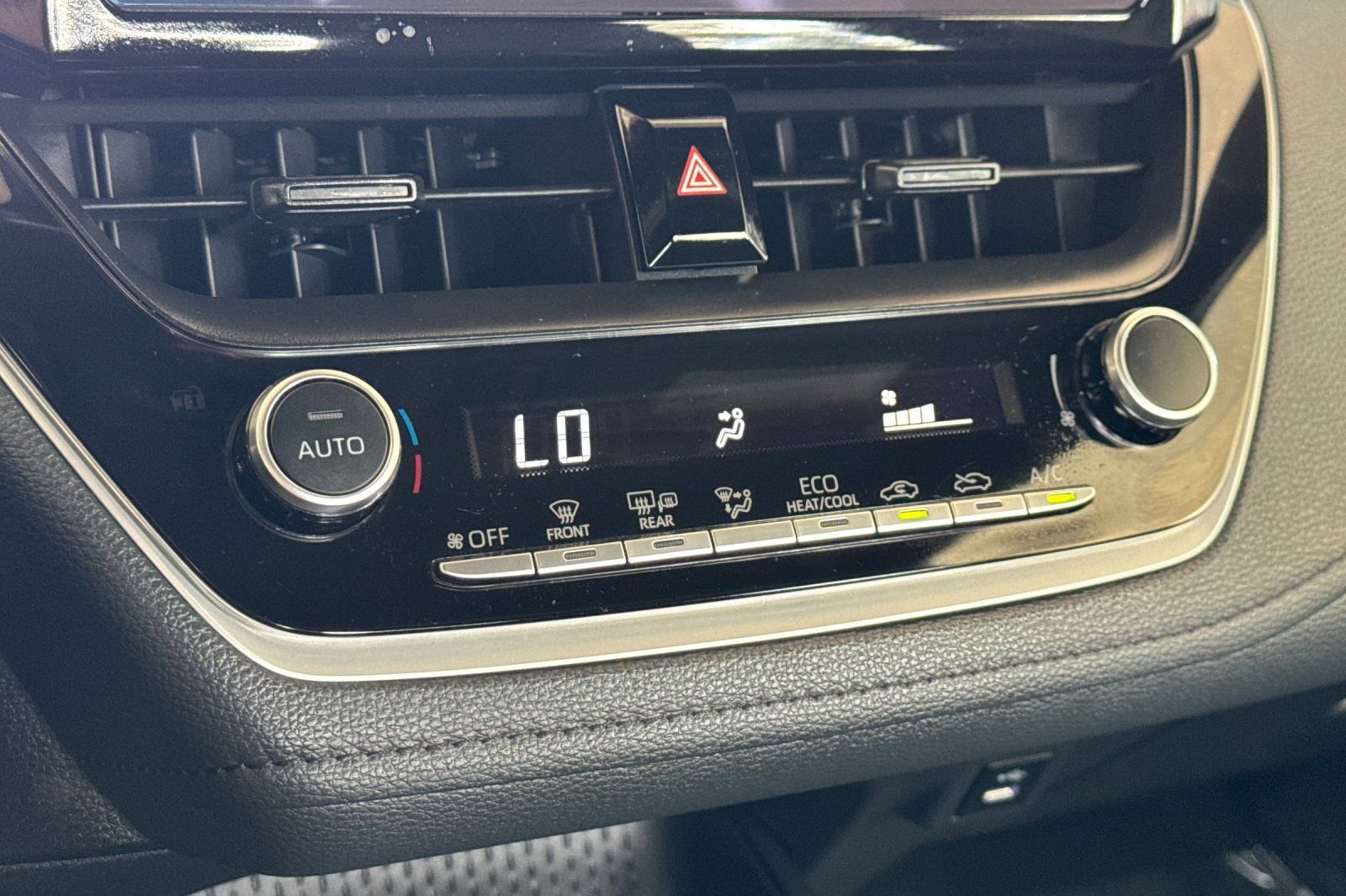 Used 2025 Toyota Corolla SE w/ Convenience Package image 20