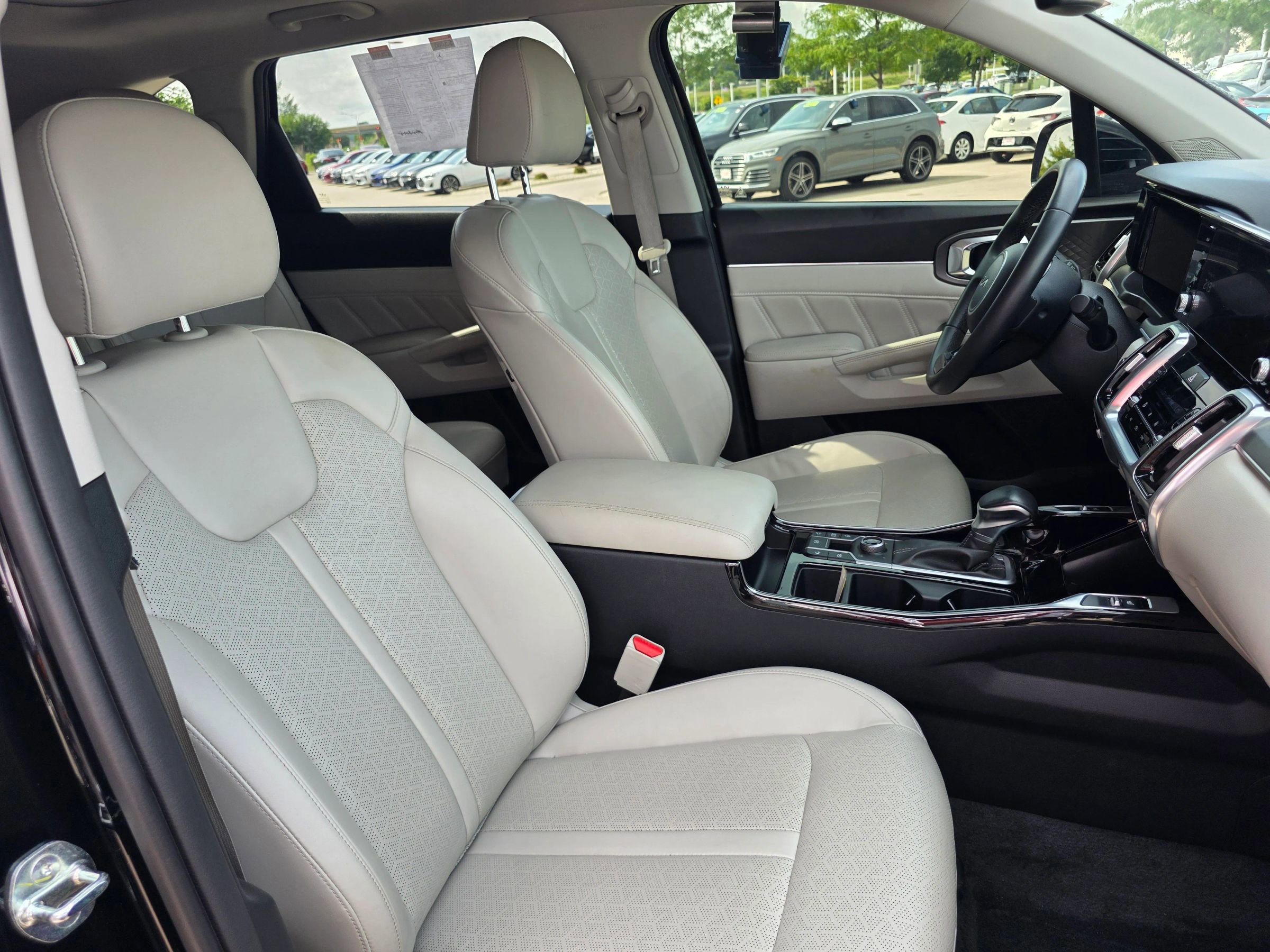 Used 2023 Kia Sorento SX image 9