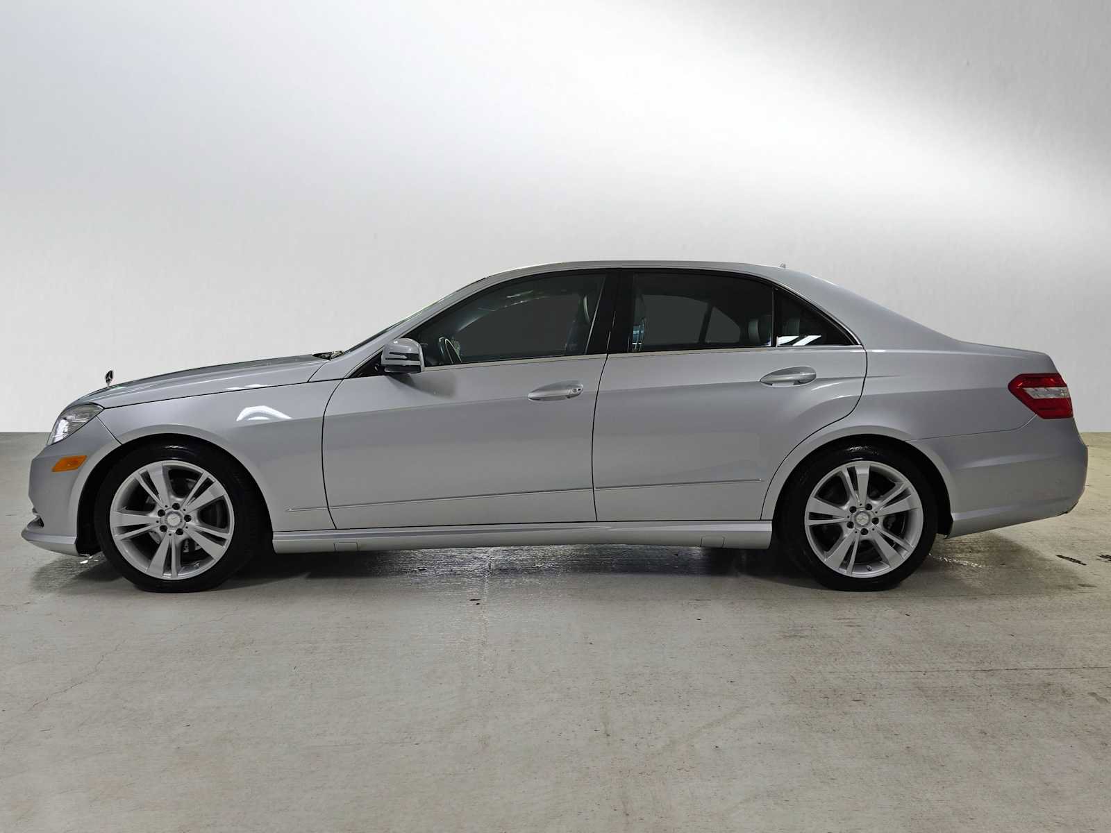 Used 2013 Mercedes-Benz E 350 4MATIC Sedan image 6