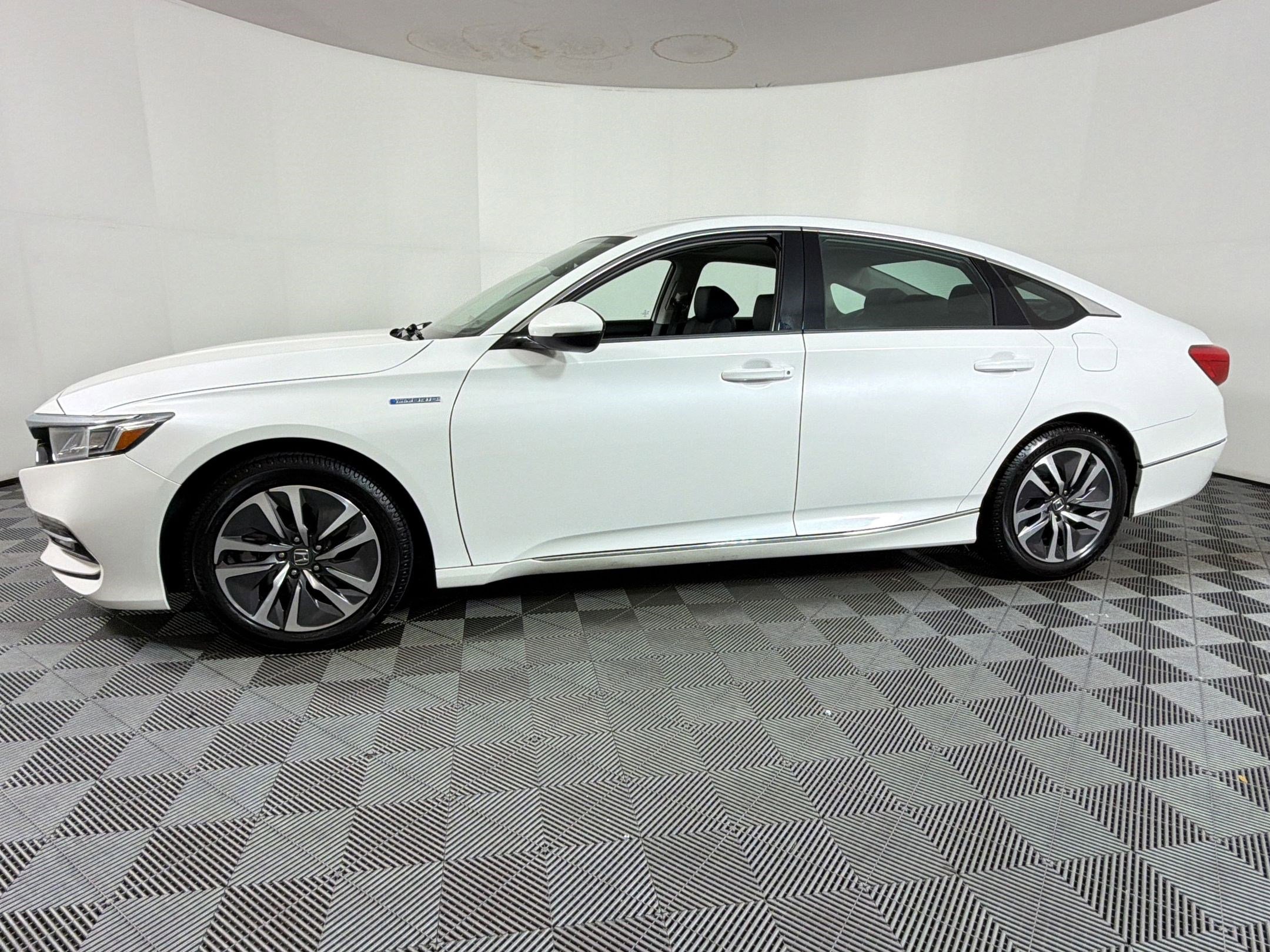 Used 2019 Honda Accord EX-L image 2