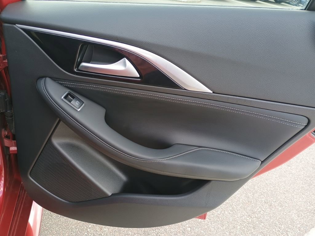 Used 2017 INFINITI QX30 Sport w/ Sport Leather Package FWD image 19