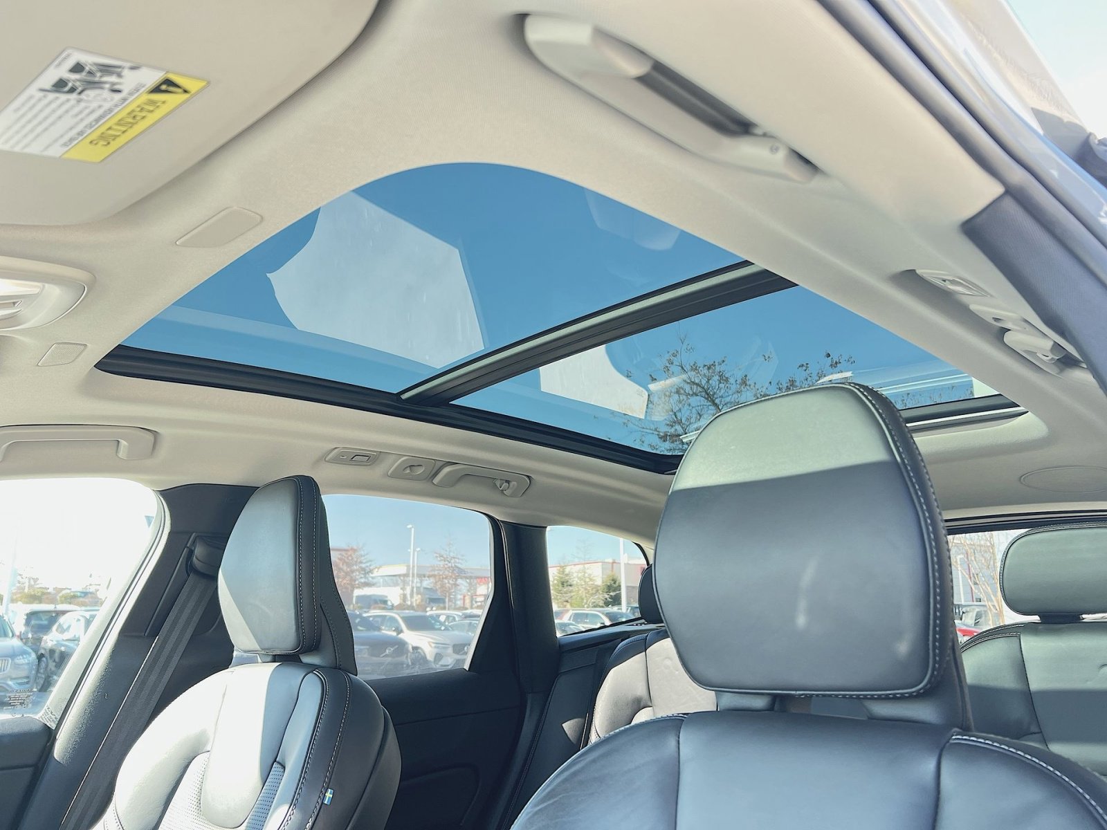 Certified 2023 Volvo XC60 B6 Ultimate w/ Climate Package image 24