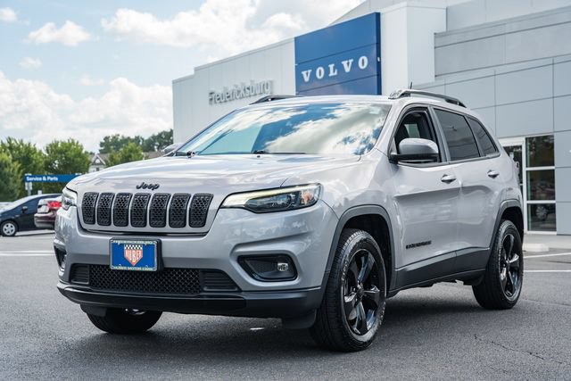 Used 2019 Jeep Cherokee Latitude Plus AWD/4WD image 3