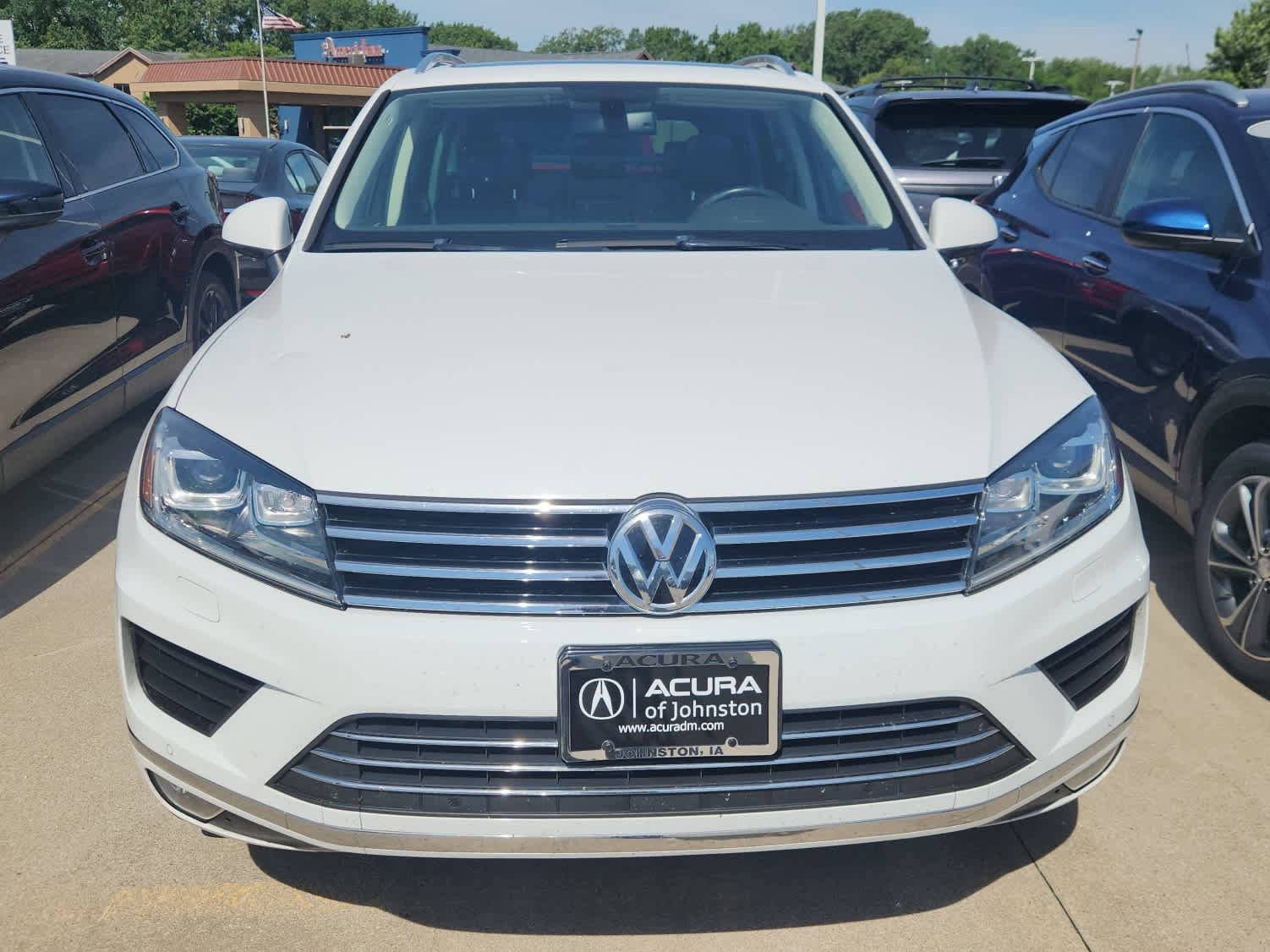 Used 2016 Volkswagen Touareg TDI AWD/4WD image 2