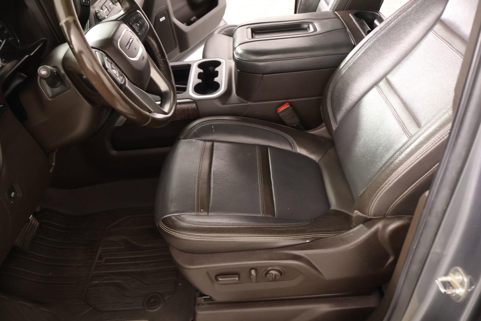 Used 2020 GMC Sierra 1500 Denali w/ Denali Ultimate Package AWD/4WD image 11