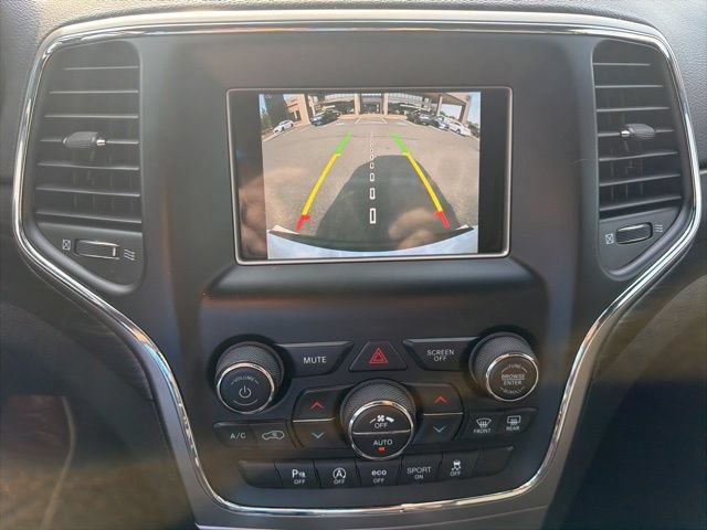 Used 2021 Jeep Grand Cherokee Laredo AWD/4WD image 31