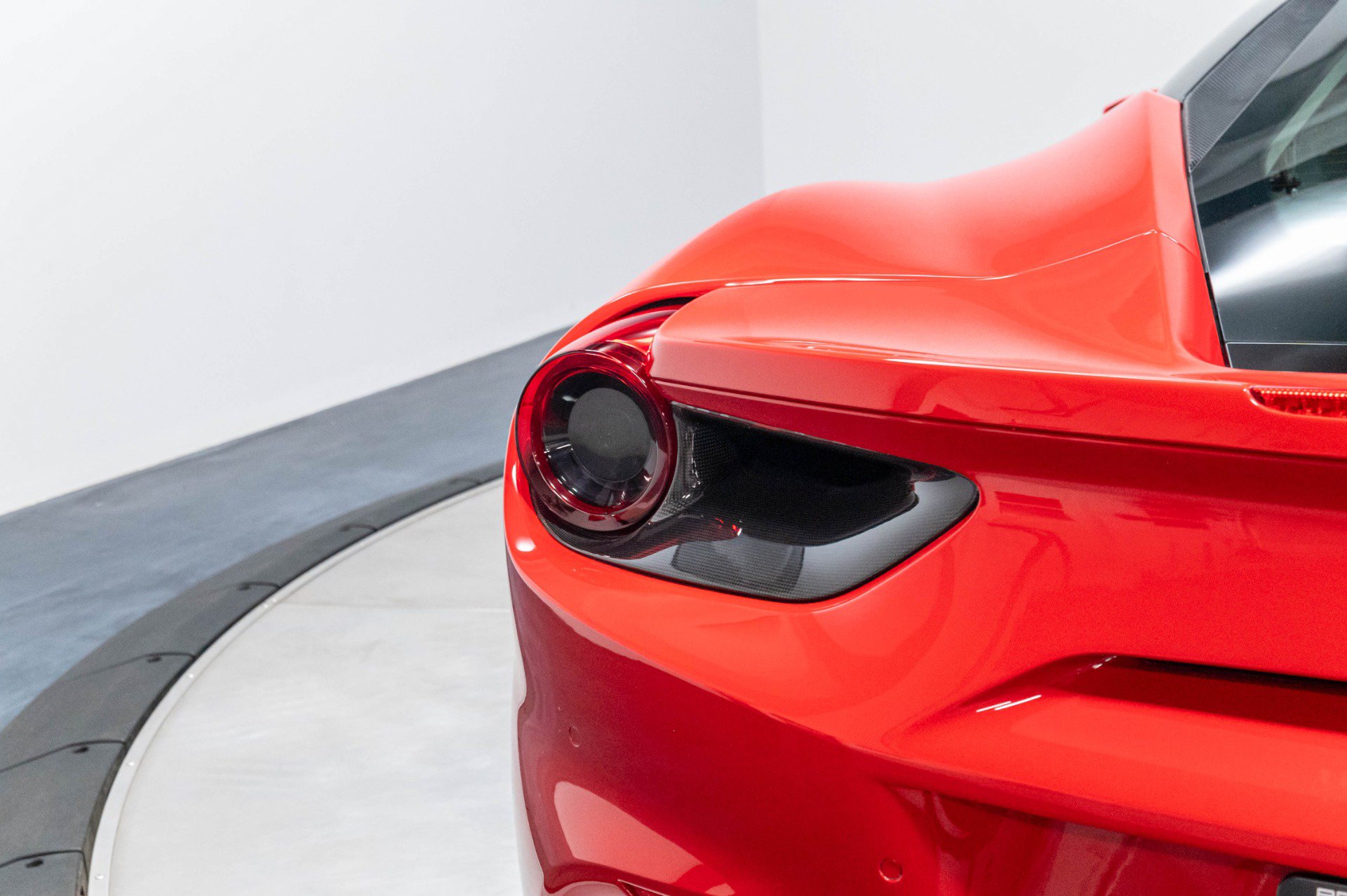 Used 2016 Ferrari 488 GTB RWD image 64