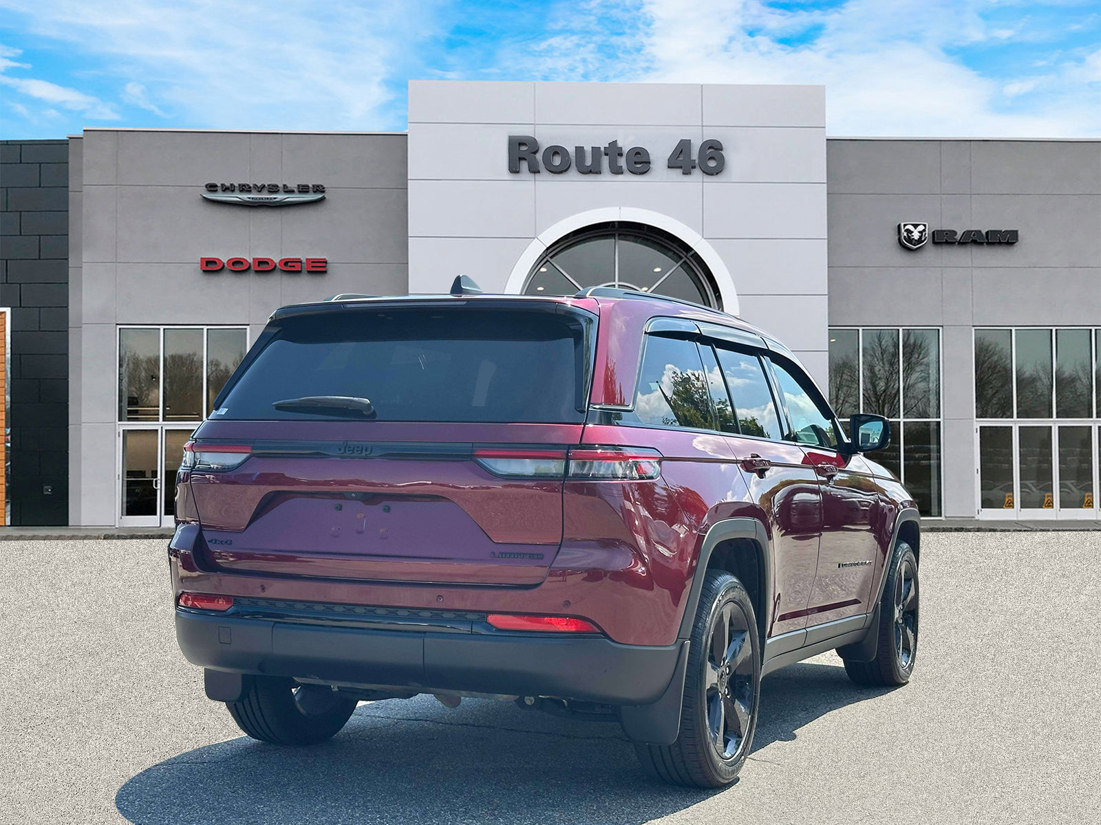 Used 2024 Jeep Grand Cherokee Limited AWD/4WD image 5