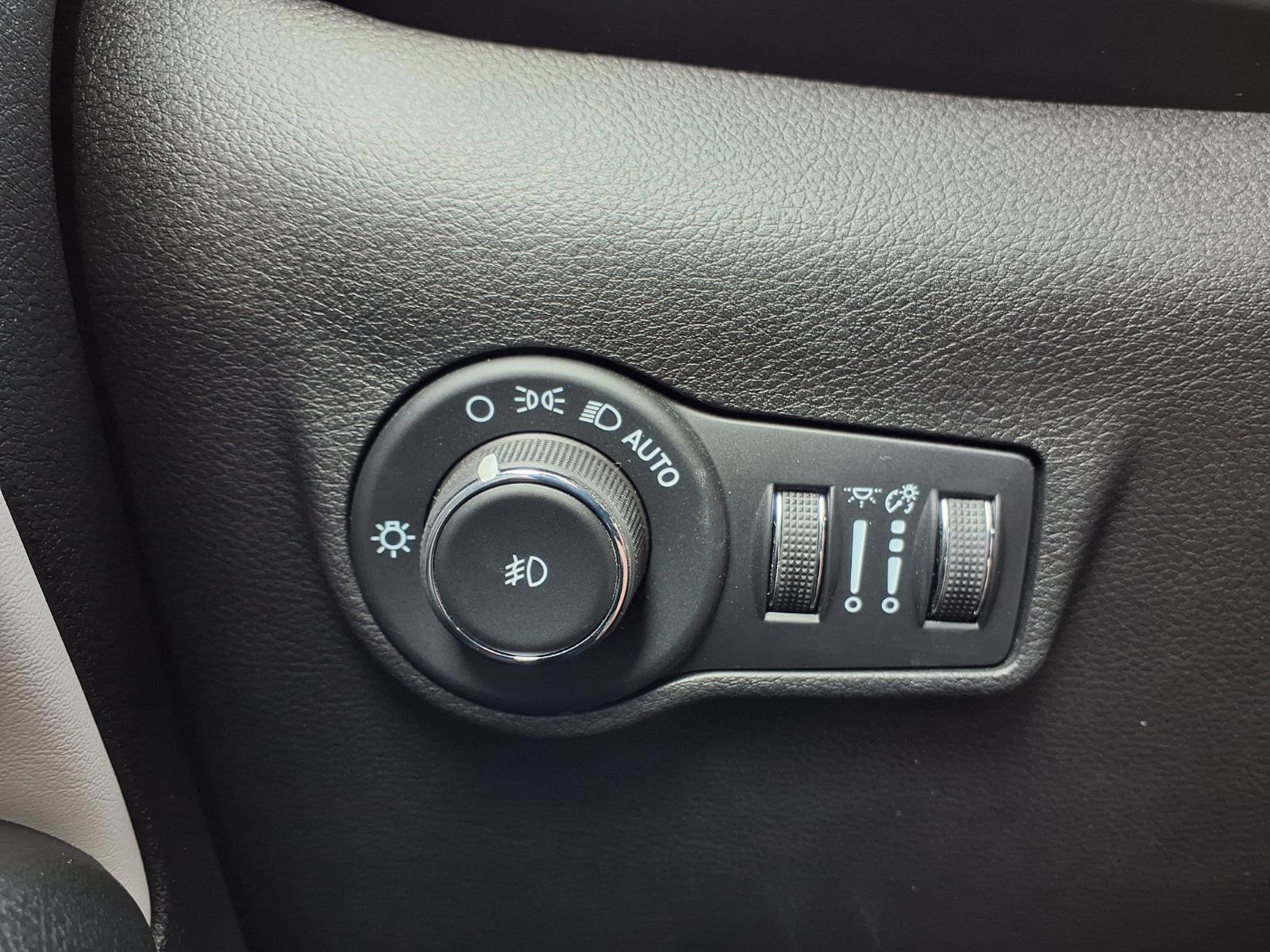 Used 2023 Jeep Compass Limited image 20