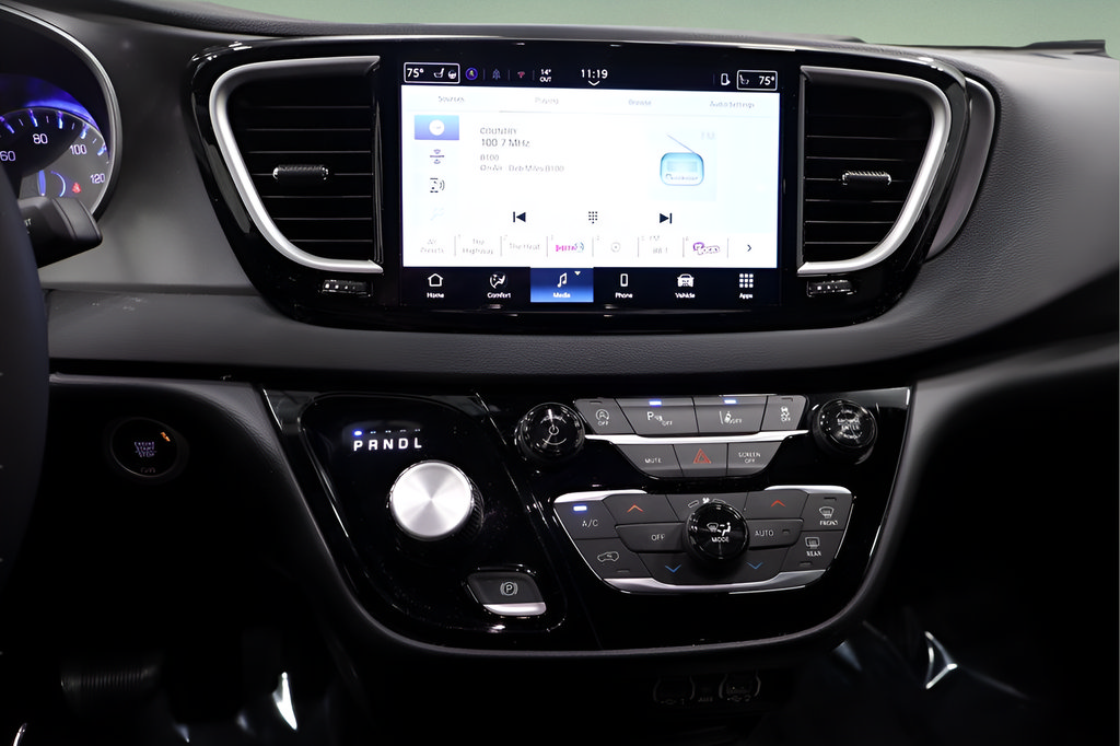Used 2025 Chrysler Pacifica Select FWD image 22