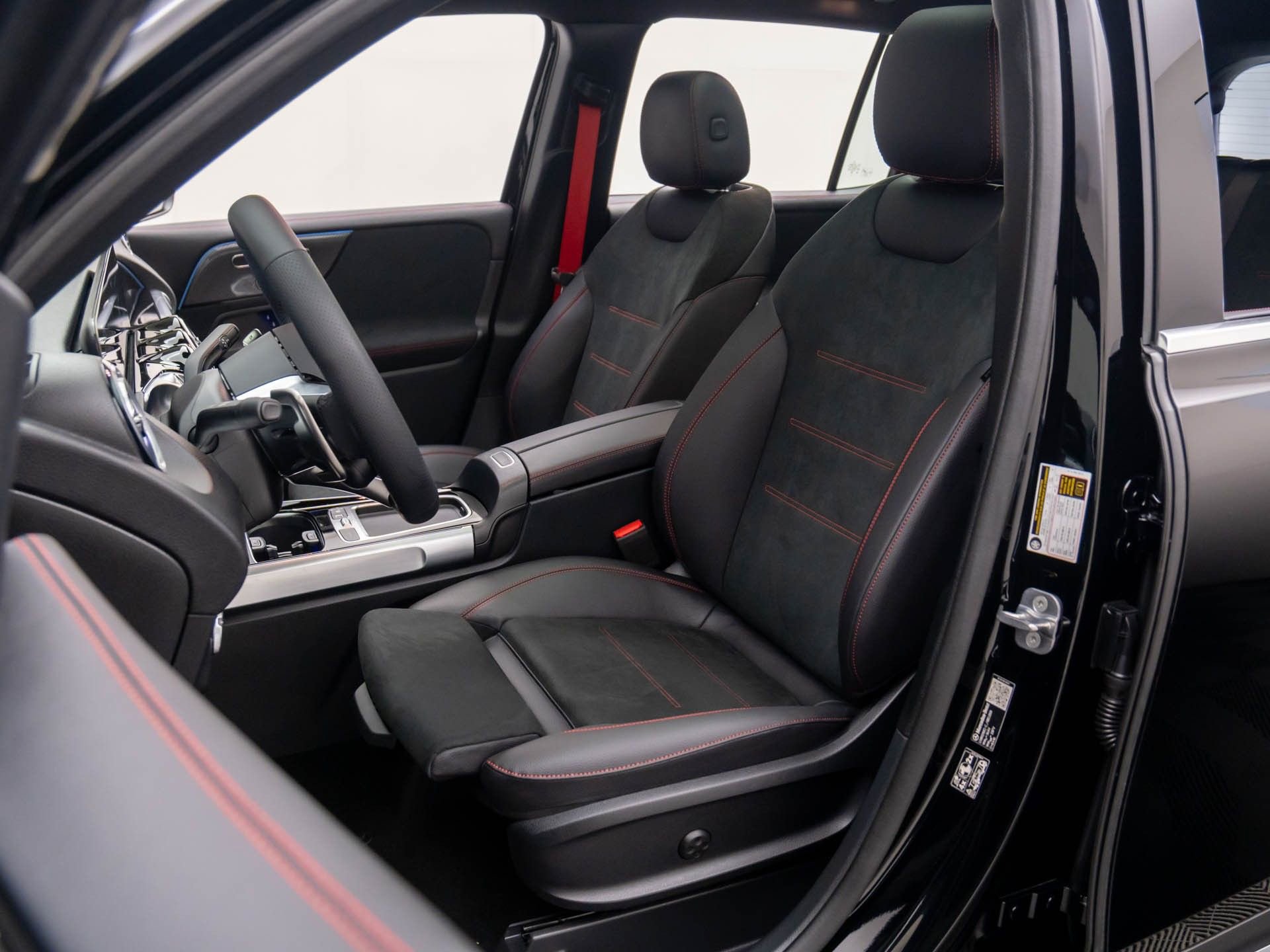 New 2026 Mercedes-Benz GLB 35 AMG 4MATIC image 17