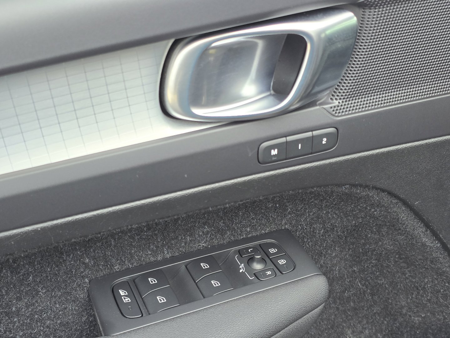 Used 2021 Volvo XC40 T5 Momentum w/ Premium Package image 33