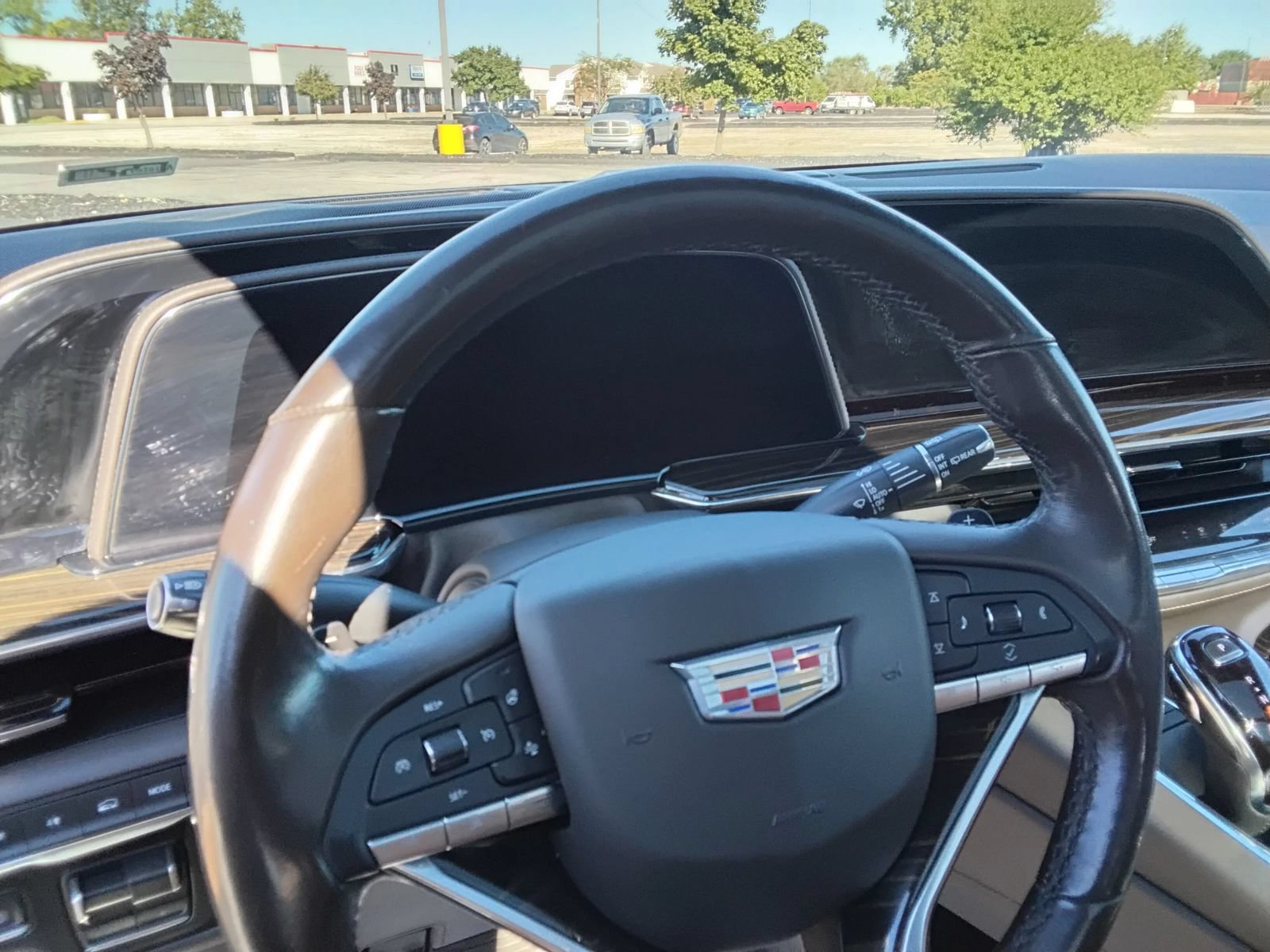 Used 2021 Cadillac Escalade Premium Luxury AWD/4WD image 10