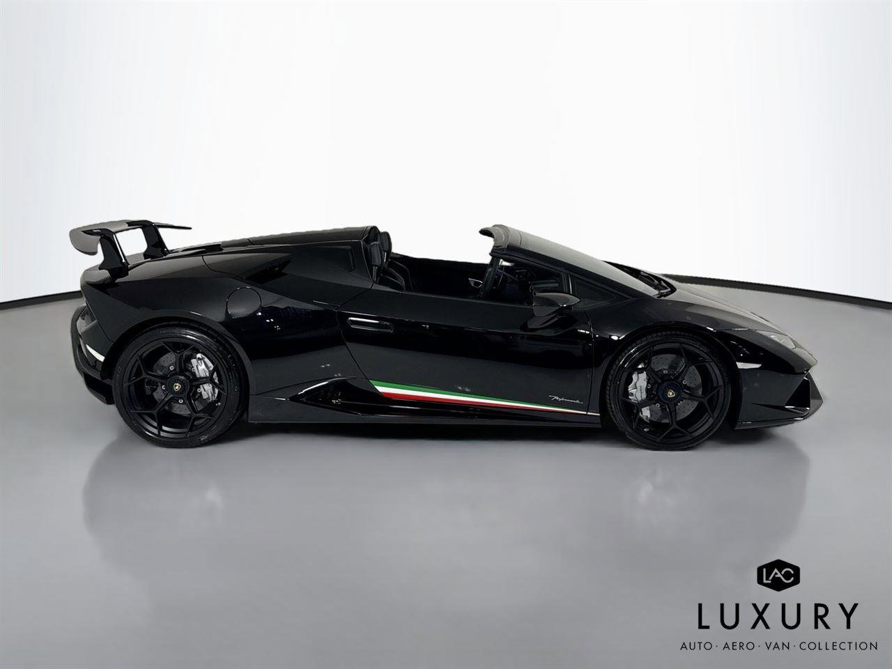 Used 2018 Lamborghini Huracan Performante AWD/4WD image 5