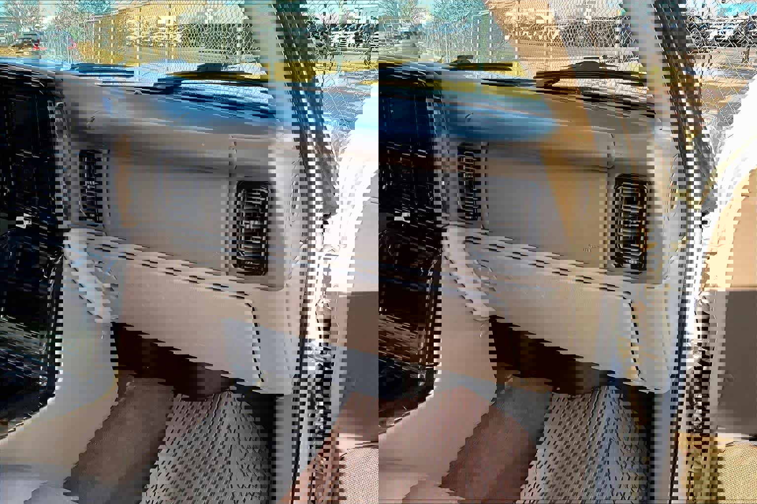 Used 2005 Chevrolet Avalanche Z66 w/ Sun And Sound Package image 17