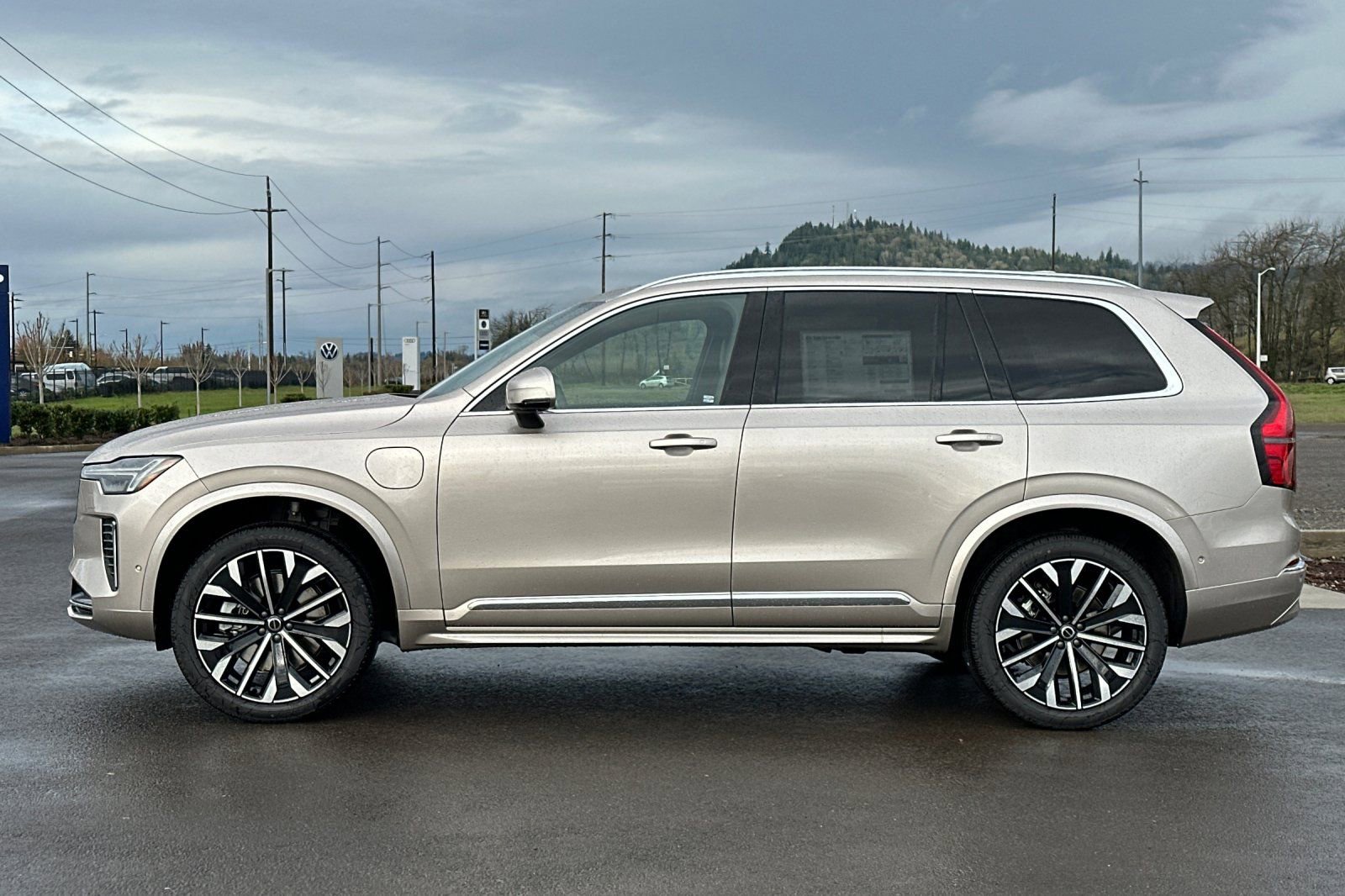 New 2026 Volvo XC90 T8 Plus w/ Protection Package Premier image 6