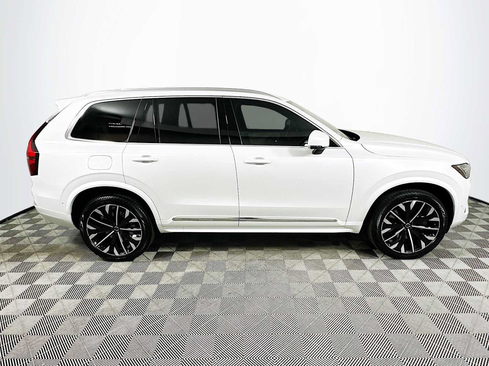 New 2026 Volvo XC90 T8 Plus w/ Protection Package Premier AWD/4WD image 8