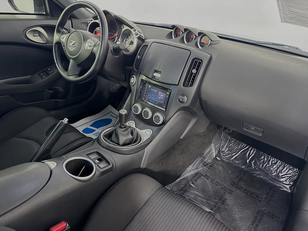 Used 2020 Nissan 370Z Coupe RWD image 30