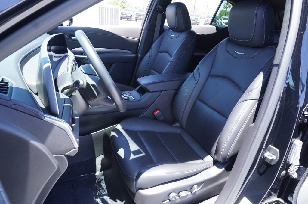 Used 2024 Cadillac XT4 Premium Luxury w/ Cold Weather Package FWD image 14