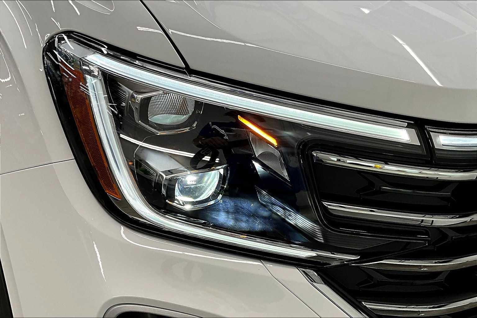 New 2025 Volkswagen Atlas SE image 31