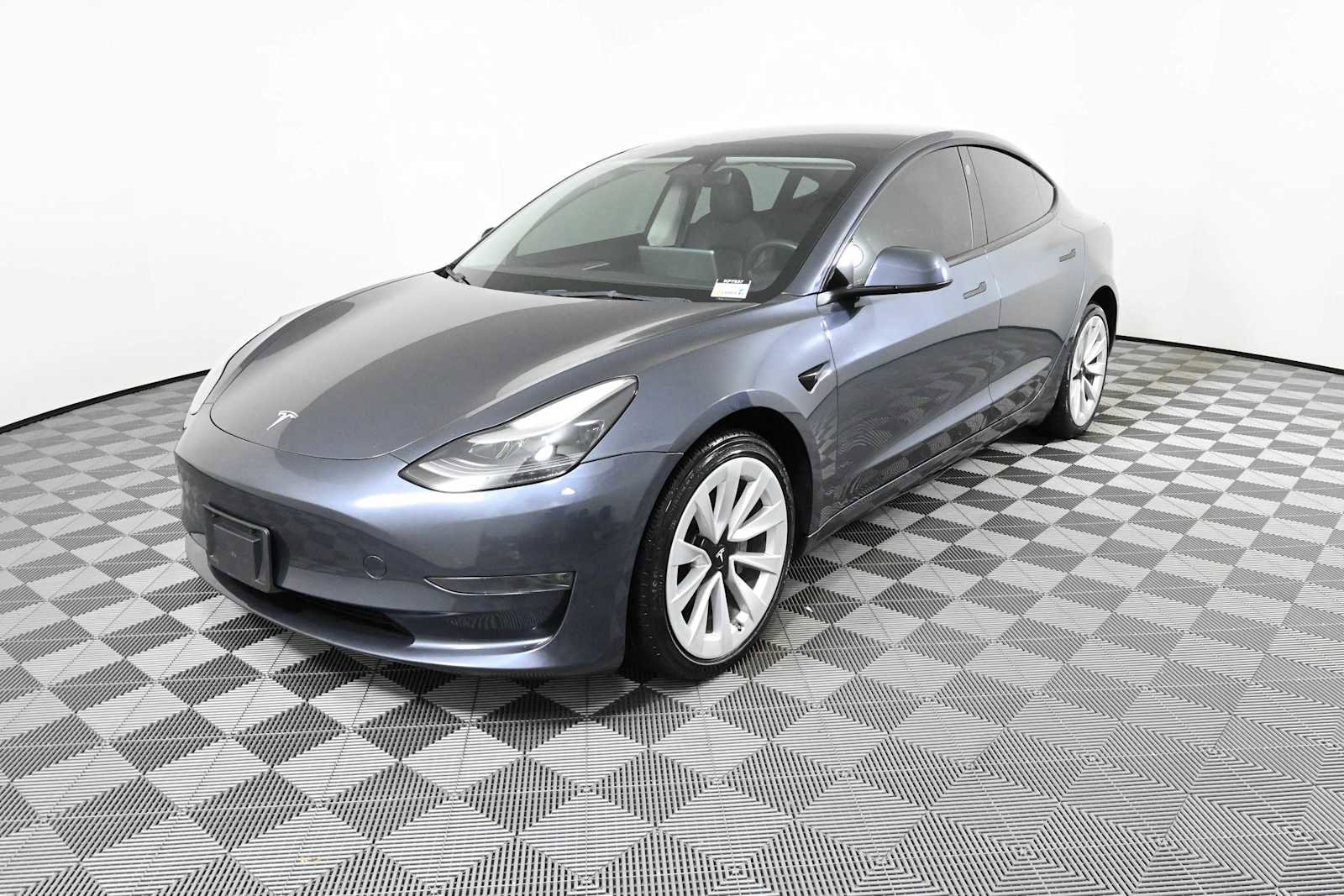 Used 2023 Tesla Model 3 Standard Range RWD image 2