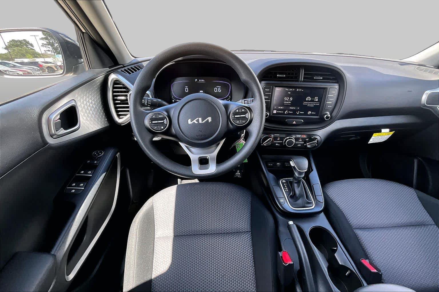 Certified 2025 Kia Soul LX w/ LX Technology Package FWD image 6