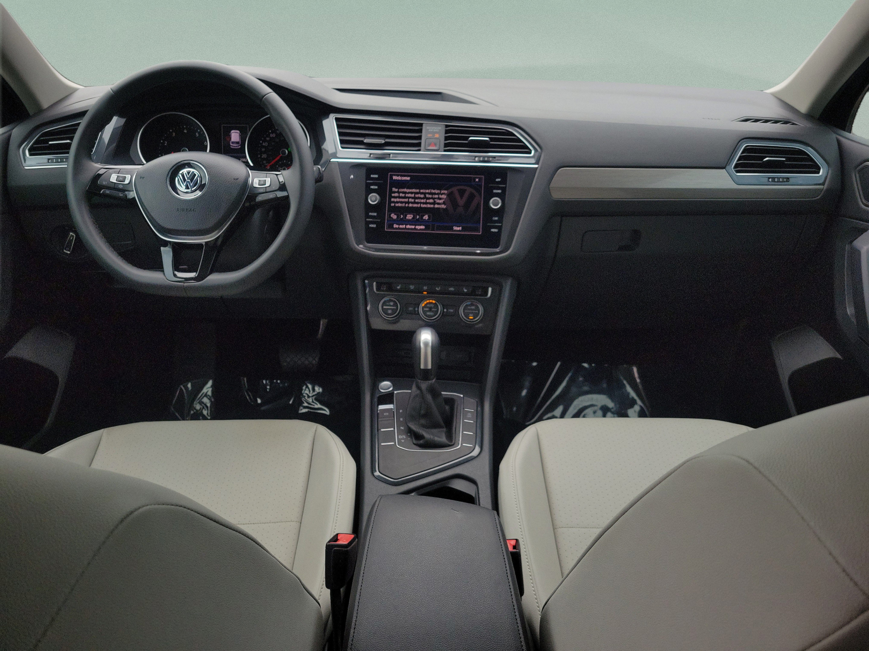Used 2020 Volkswagen Tiguan SE w/ Panoramic Sunroof Package FWD image 11