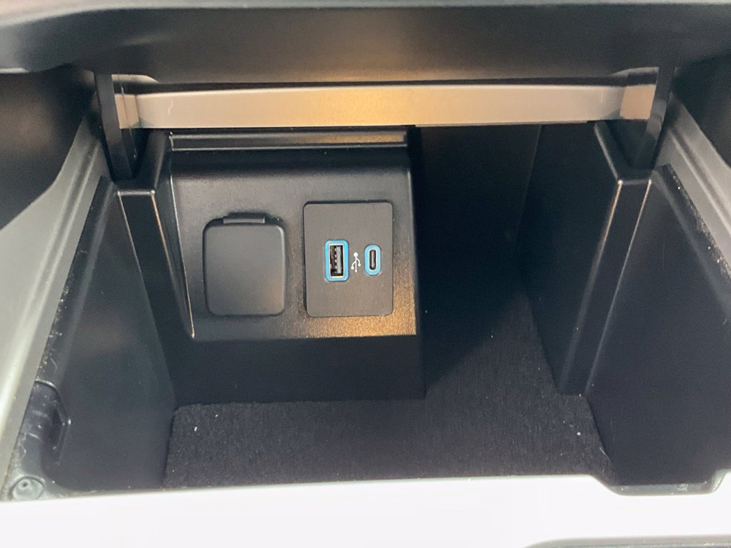 Used 2021 Ford Explorer XLT w/ Equipment Group 202A AWD/4WD image 4