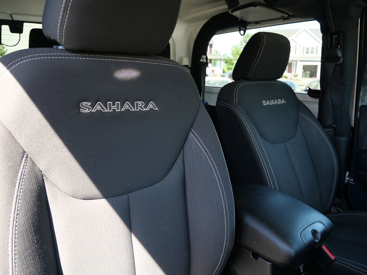 Used 2016 Jeep Wrangler Sahara w/ Connectivity Group AWD/4WD image 21