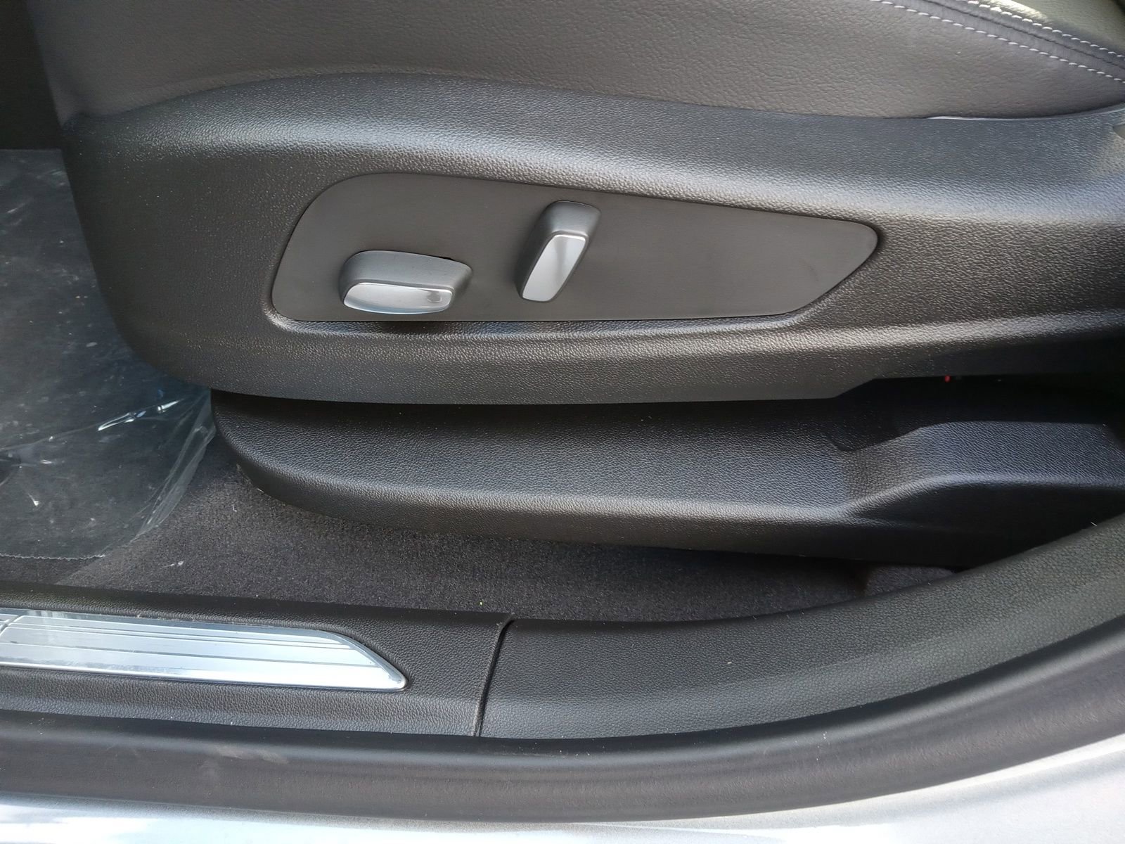 New 2026 Cadillac XT5 Luxury image 17