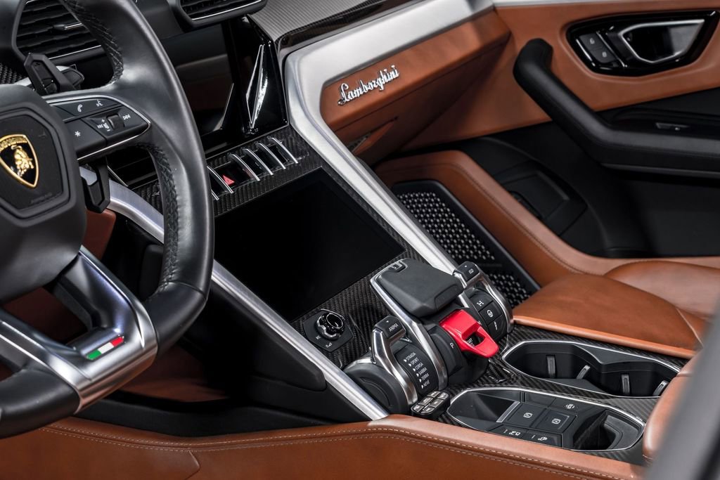 Used 2022 Lamborghini Urus image 22