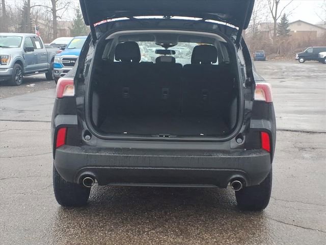 Certified 2022 Ford Escape SE w/ SE Sport Appearance Package image 9