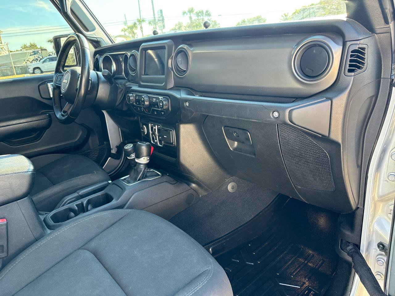 Used 2022 Jeep Gladiator Sport AWD/4WD image 9