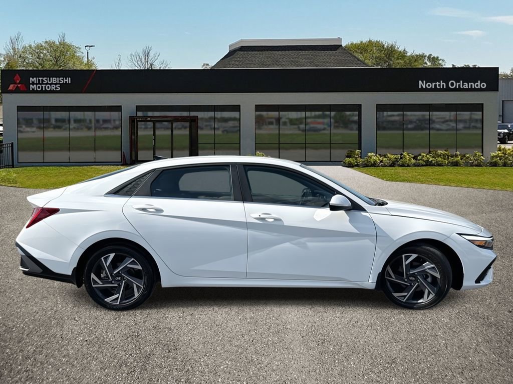 Used 2024 Hyundai Elantra SEL w/ Convenience Package image 6