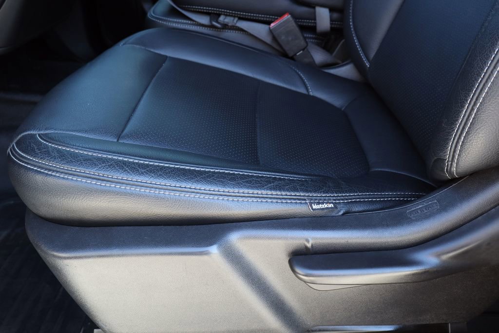 Used 2020 GMC Sierra 2500 4x4 Crew Cab w/ Gooseneck/5TH Wheel Package image 19