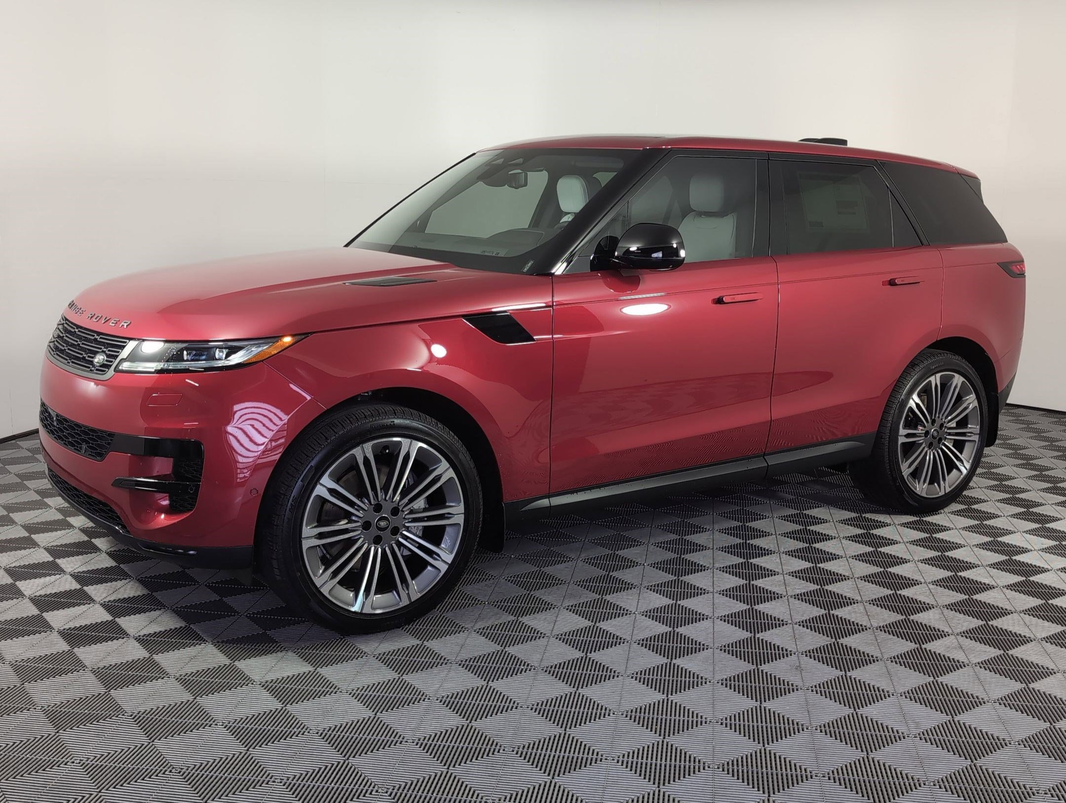 Used 2025 Land Rover Range Rover Sport SE
