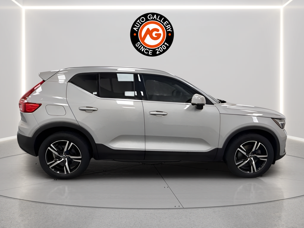 Used 2023 Volvo XC40 B5 Plus AWD/4WD image 2