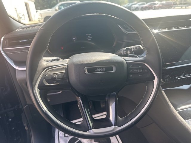 Used 2022 Jeep Grand Cherokee L Laredo image 14