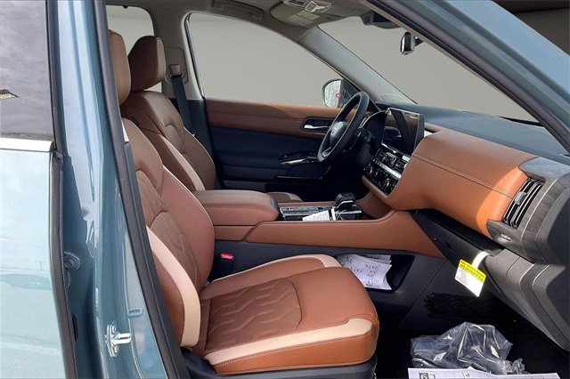 New 2026 Nissan Pathfinder Platinum image 11