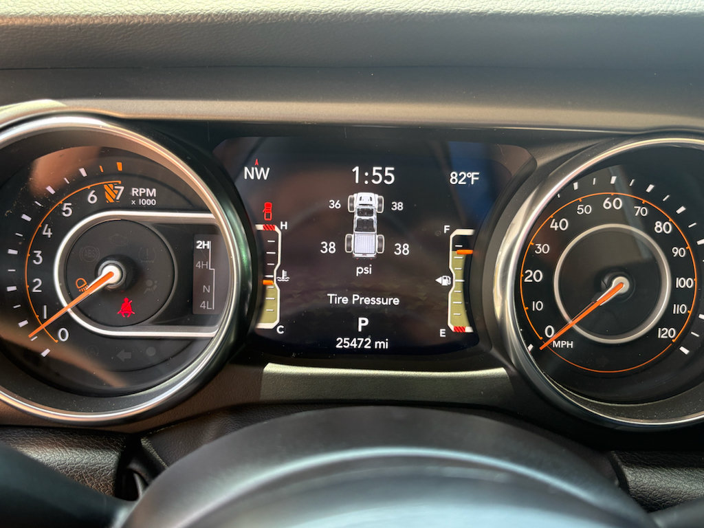 Used 2023 Jeep Gladiator Sport AWD/4WD image 16