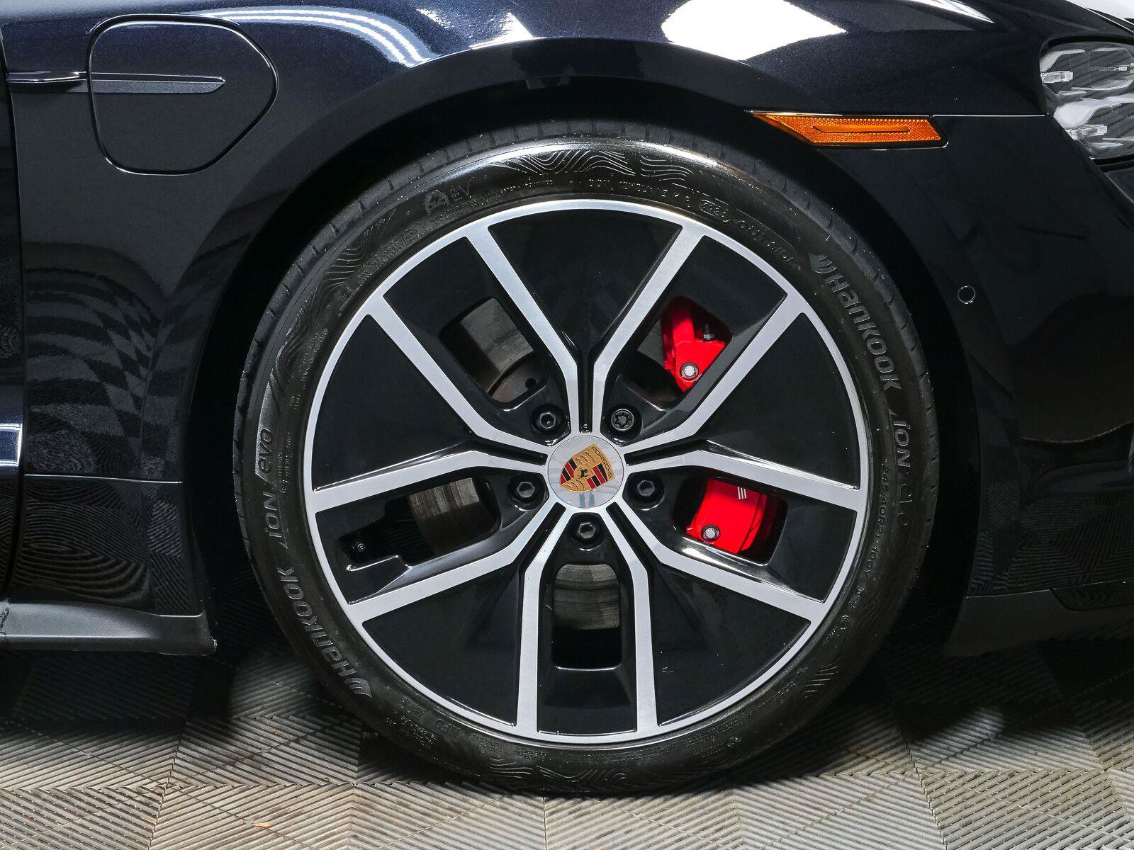 Certified 2025 Porsche Taycan GTS AWD/4WD image 40