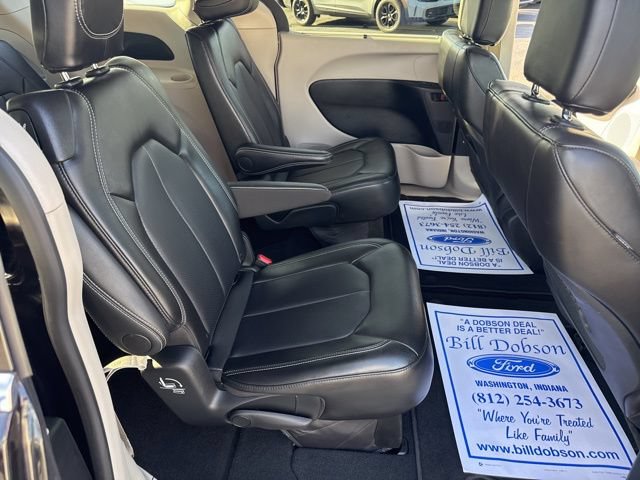 Used 2024 Chrysler Pacifica Touring-L FWD image 39