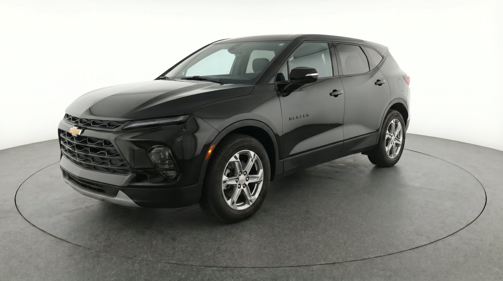 Used 2025 Chevrolet Blazer LT FWD image 3