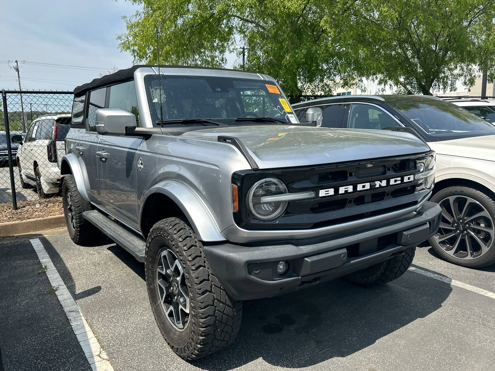Used 2022 Ford Bronco Outer Banks image 1