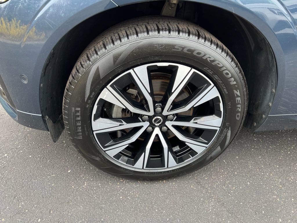 Certified 2024 Volvo XC60 B5 Plus w/ Climate Package AWD/4WD image 9