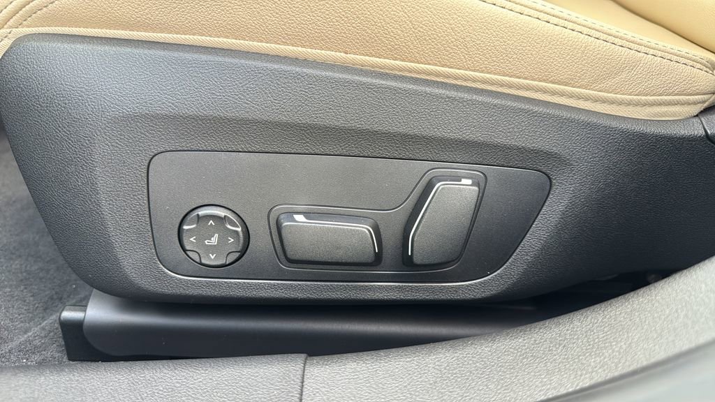 New 2026 BMW 330i Sedan w/ Premium Package RWD image 7