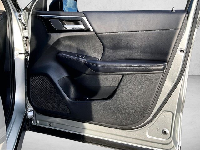 Used 2022 Mitsubishi Outlander SE FWD image 19