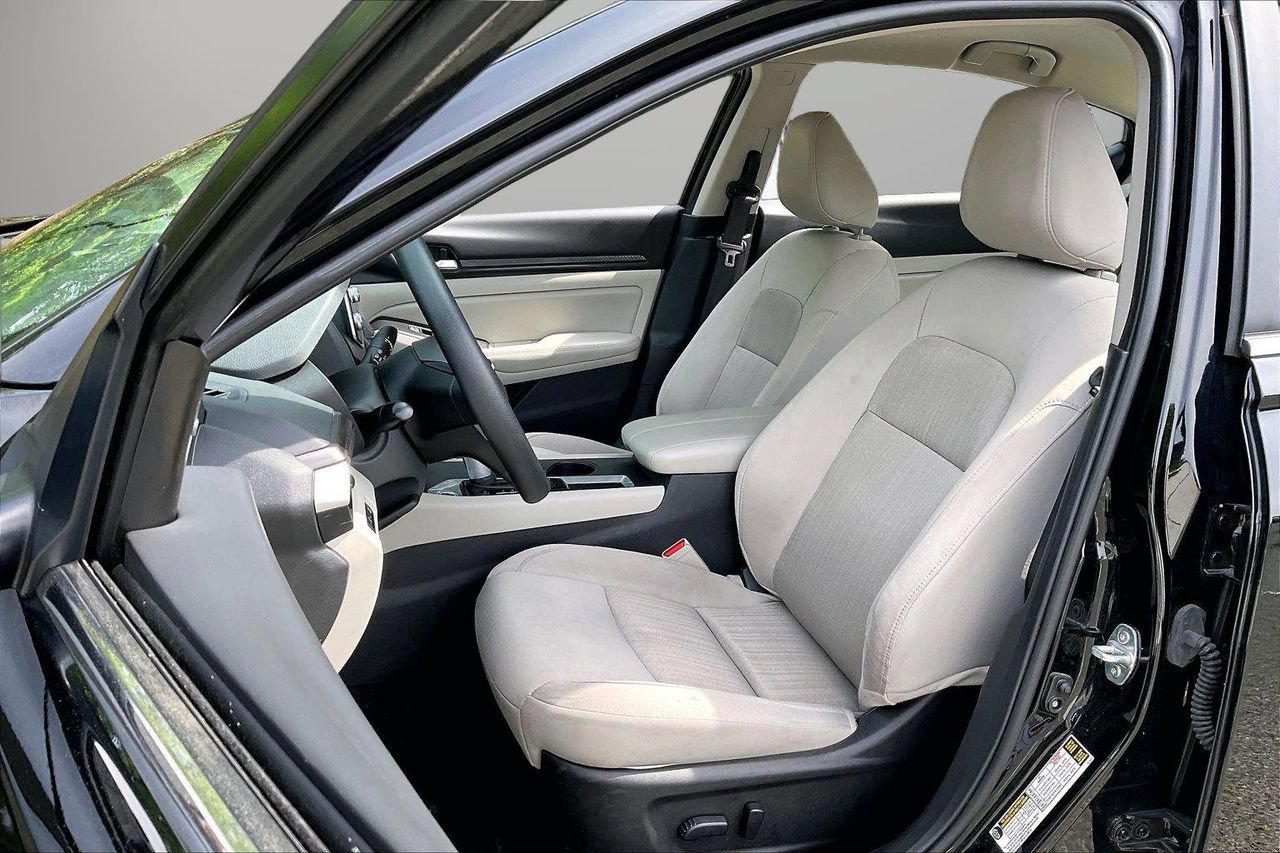 Used 2025 Nissan Altima 2.5 SV FWD image 20