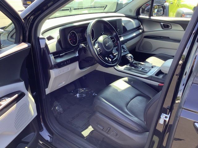 Used 2022 Kia Carnival LX image 7
